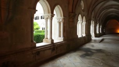 Manastır Alcobaca koridorunda
