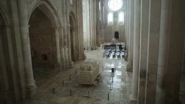 Tumba de la Catedral de Alcobaca — Vídeo de stock