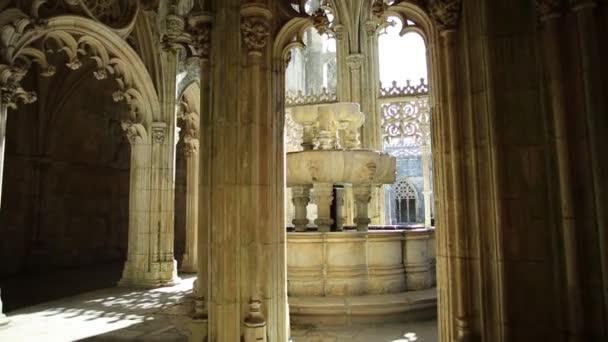 Toalett på Batalha klostret — Stockvideo