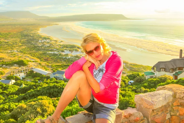 Noordhoek Beach wanita menikmati — Stok Foto
