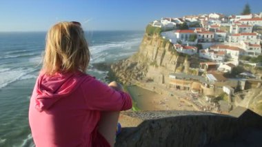 Azenhas do Mar woman