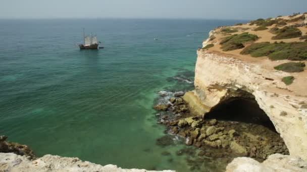 Algarve coast galleon — Stock Video
