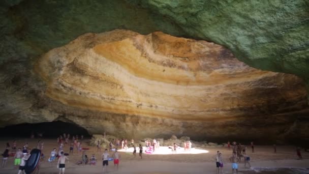 Caverna de Benagil dentro — Vídeo de Stock