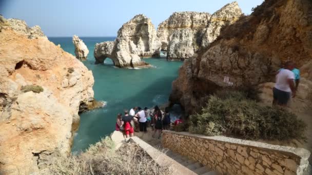 Ponta da Piedade stappen — Stockvideo