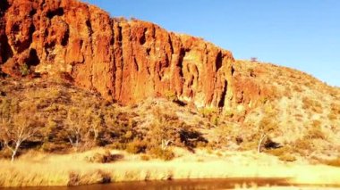 Glen Helen Gorge şafakta