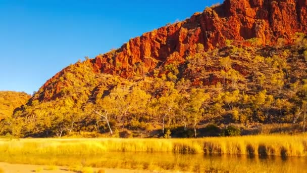 Auringonlasku panoraama Glen Helen Gorge — kuvapankkivideo