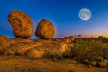 Şeytanlar Mermer Dolunay