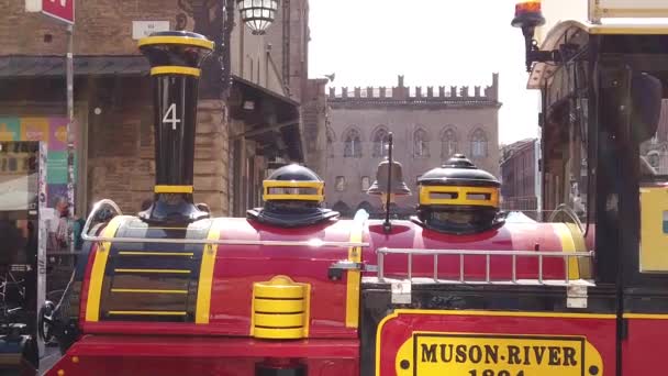 Туристический поезд Болонья — стоковое видео