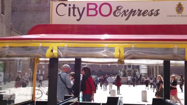 Boloňský vlak na turistické túry — Stock video
