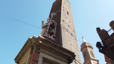 Torri Bologna 'dan