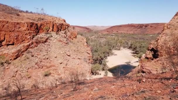 Vyhlídková plošina v Ormiston Gorge — Stock video