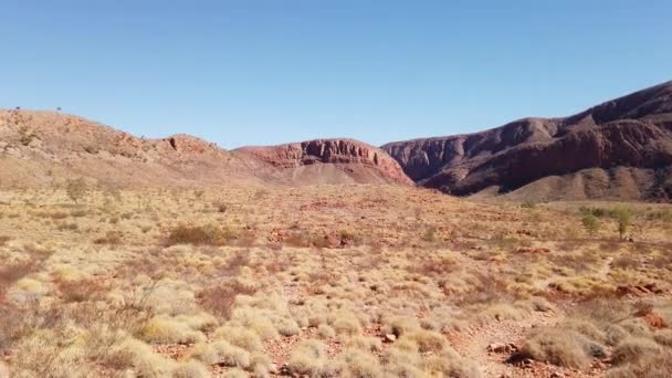 Circulaire wandeling in West Macdonnell Ranges — Stockvideo