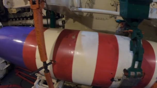 Sala de torpedos submarinos — Vídeo de stock