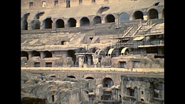 Róma Colosseum belső tér 1980-as években — Stock videók