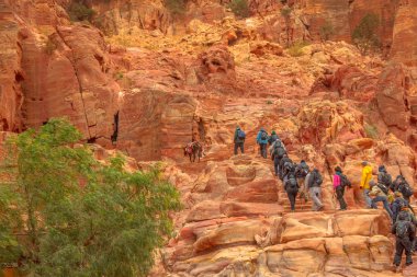 Basamaklar Petra Manastırı 'na tırmanıyor