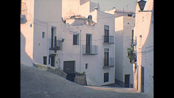 Peniscola ancient streets in 1970s — Stock Video