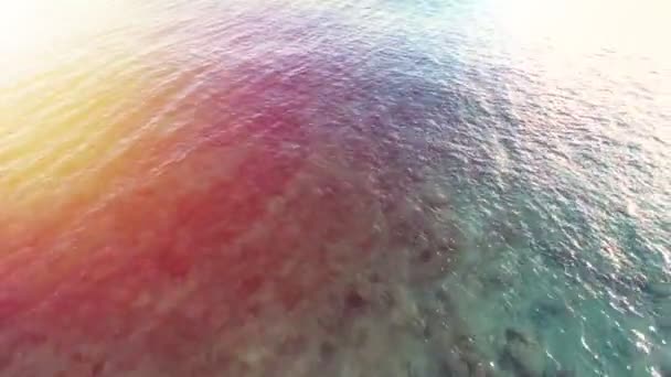 Воздушный вид на море на закате — стоковое видео