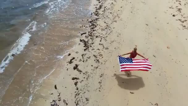 Patriotic woman running — Stock video