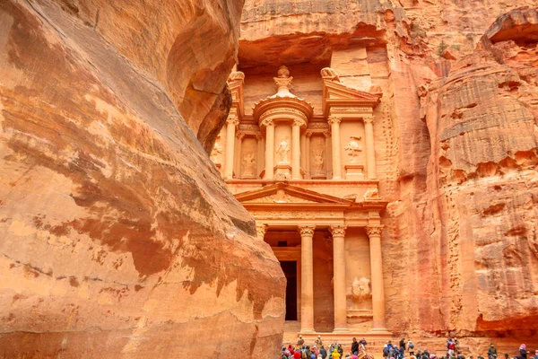 Toerisme in Petra Treasury — Stockfoto