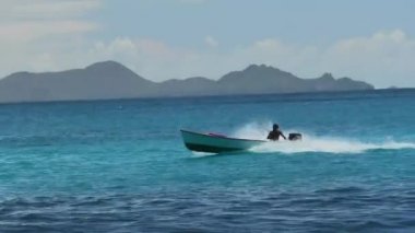 Seyşeller Felicite Adası motorlu teknesi