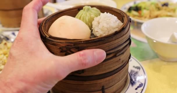 Steaming dumplings and ramen — Stock video