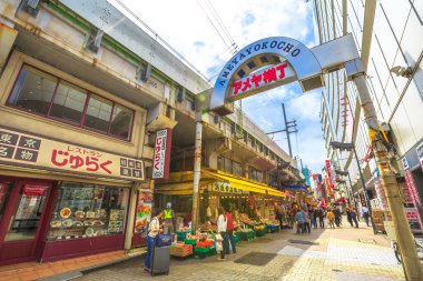 Tokyo Ameya Yokocho girişi