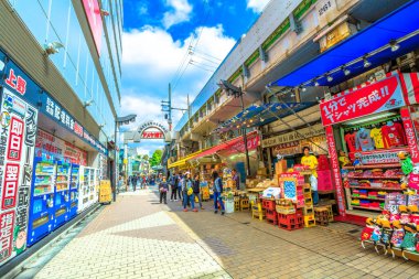Tokyo Ameya Yokocho girişi