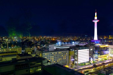 Kyoto Tower geceleri