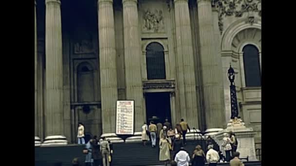 Archivo Catedral de San Pablo en Londres — Vídeo de stock