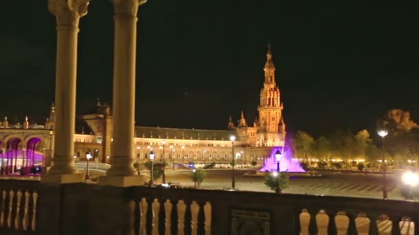 Sloupce a oblouky na náměstí ve Španělsku — Stock video