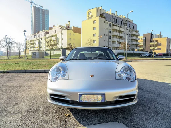 Porsche Carrera gris delantero — Foto de Stock