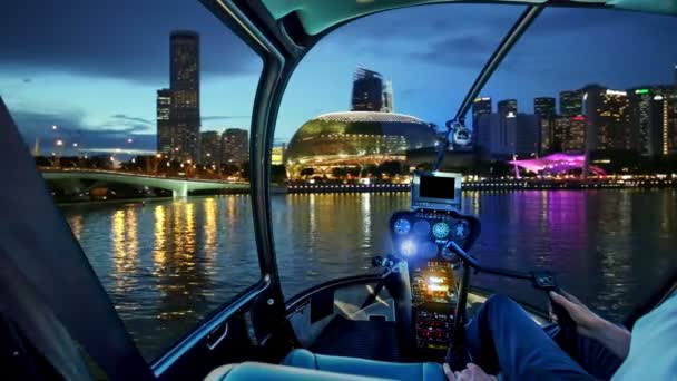 Helicóptero en el puerto de Singapur — Vídeo de stock