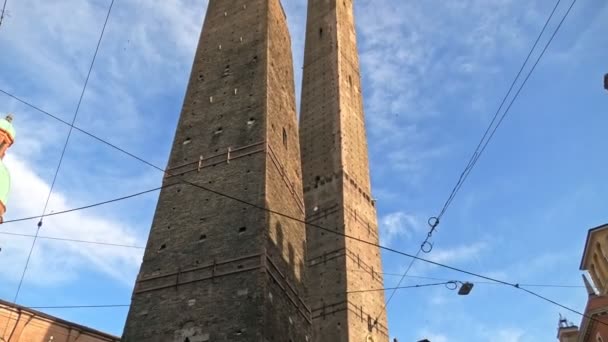 Queue at Feltrinelli library in Italy Covid-19 lockdown — Stock Video