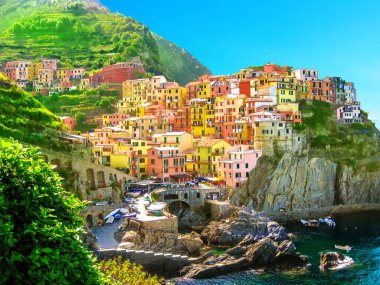Cinque Terre 'nin Manarola renkli köyü