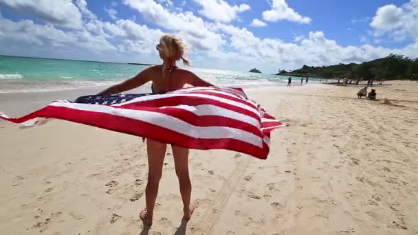 Liberdade e mulher de 4 de Julho — Vídeo de Stock