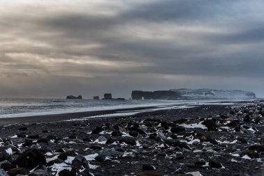 Siyah kum plaj, Vik, İzlanda Dyrholaey görünümünü