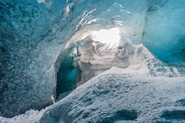 Ingången till Crystal Ice Cave Stockbild