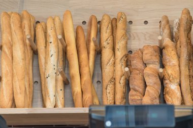 Baget bir ahşap raf