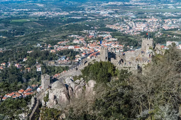 Замок мавров (Castelo dos Felros), Синтра, Португалия — стоковое фото