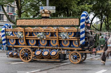 Bira vagon Hofbrauhaus Oktoberfest başında gelen