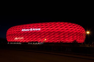 Allianz Arena, Fc Bayern, geceleri kırmızı ışıklı Futbol Stadyumu