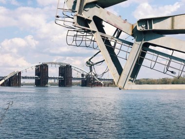 Terk edilmiş eski köprü büyük Mühendislik İnşaat