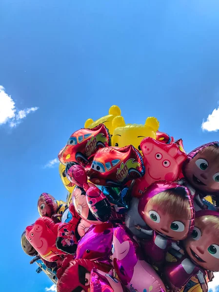 Balões, desenhos animados populares close-up em Cracóvia — Fotografia de Stock