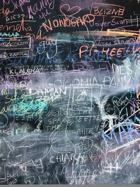 Çocuklar karalamalar ile okul yazı tahtası