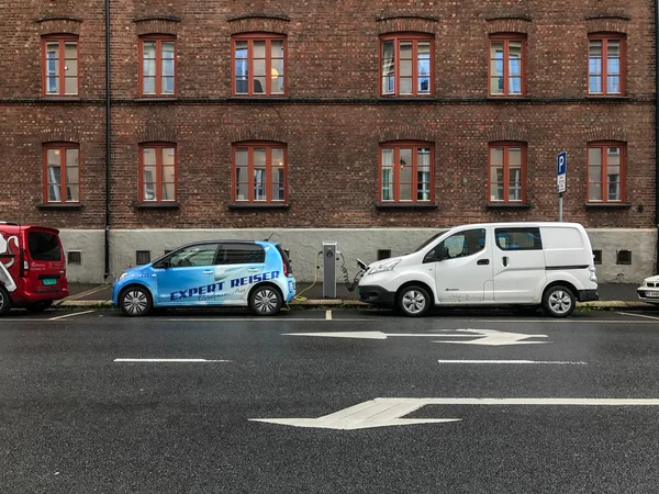 Электростанция зарядки автомобилей в Осло — стоковое фото