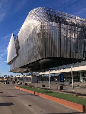 Radisson Blu Waterfront Hotel. Gümüş metal yapı. City üzerinde göster