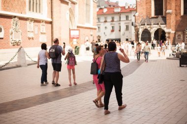 Krakow, Polonya. Şehir merkezinde fotoğraf çekmek turist