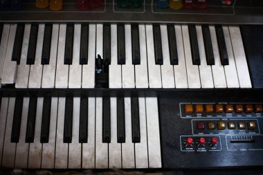 Eski retro gereksiz hatalı müzik synthesizer