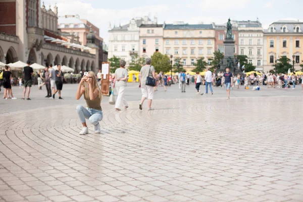 Krakow, Polonya. Şehir merkezinde fotoğraf çekmek turist