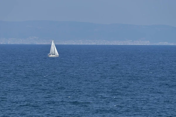 Sailing boat on the high seas — Stock Photo, Image